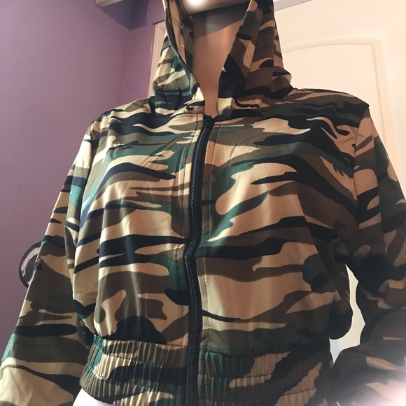 Lydaa Camouflage Crop Top - Picture 4 of 8